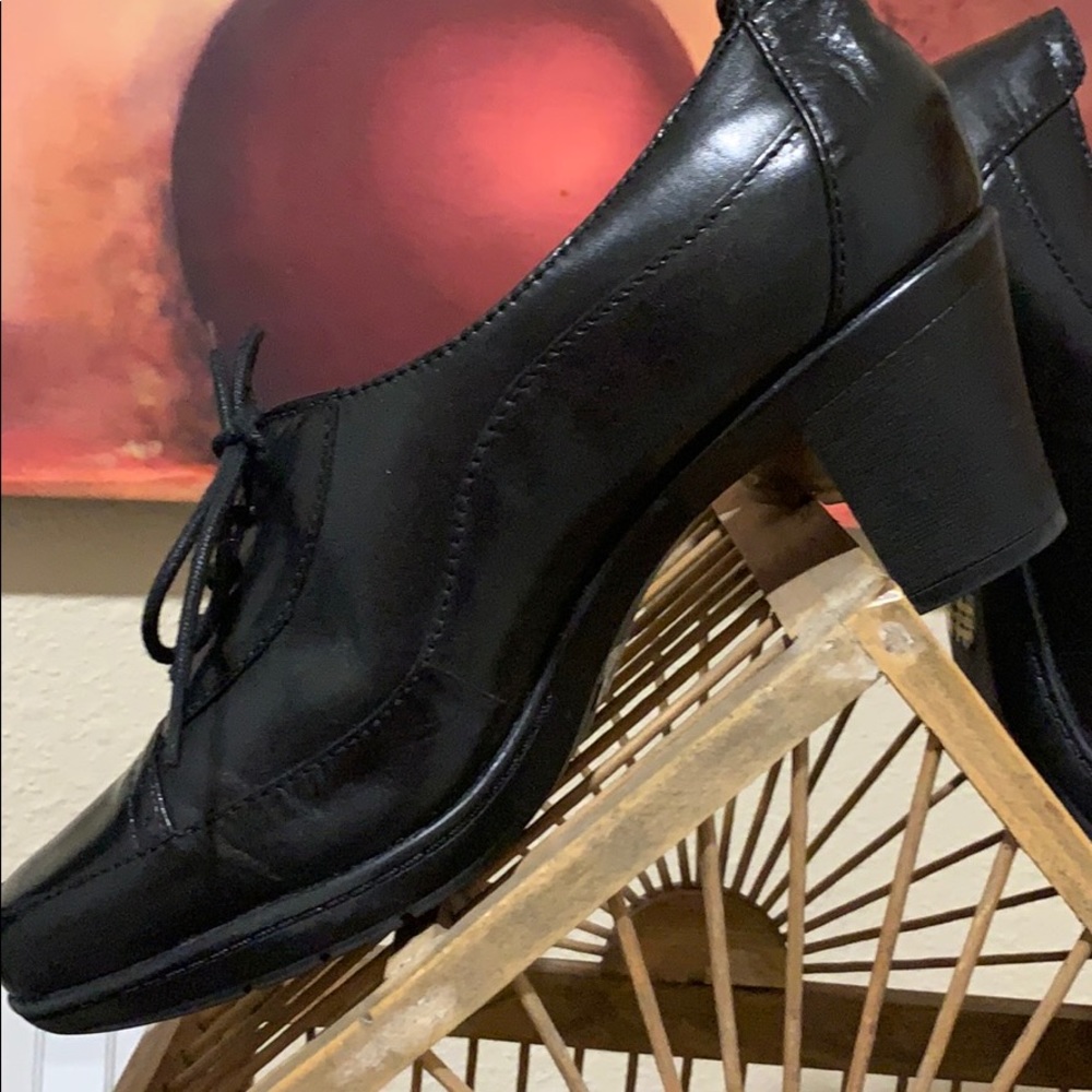 Clark’s shoe - Picture 4 of 5